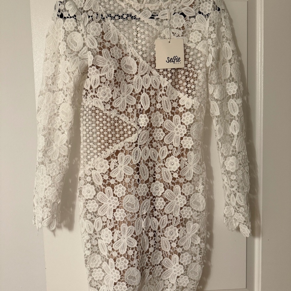 Selfie Leslie dress